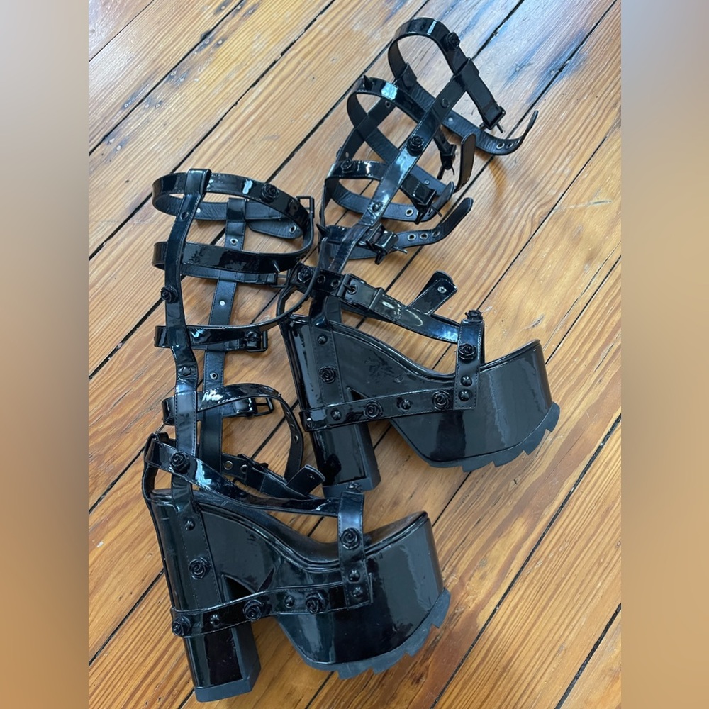 YRU Rose Spiked Strappy Buckle